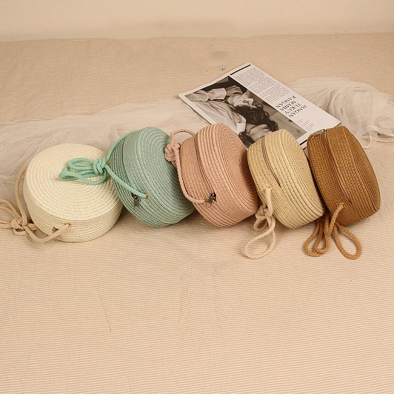 Stilvolle runde handgewebte Umhängetasche mit Reißverschluss von Angel